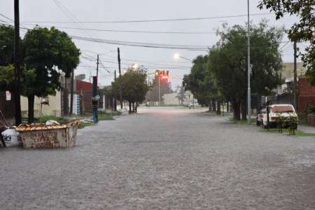 Derrumbe de puentes y cedimiento de asfaltos agravan la situación en Bahía Blanca