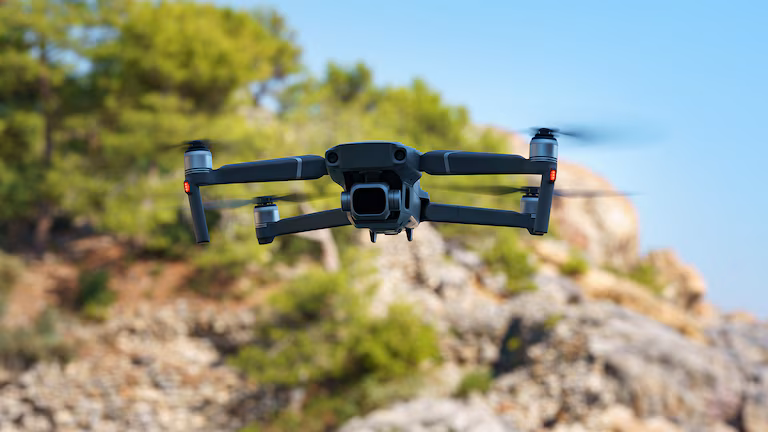 El gobierno desreguló el uso de drones y eliminó restricciones para operar equipos inferiores a 250 gramos