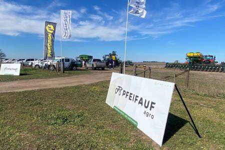 PFEIFAUF AGRO organizó una muestra dinámica a campo de las sembradoras PIEROBON.
