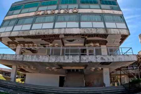 El imponente casino abandonado en Necochea tasado en USD 9 millones y los motivos de su ocaso: “Se desoyó la geografía local”