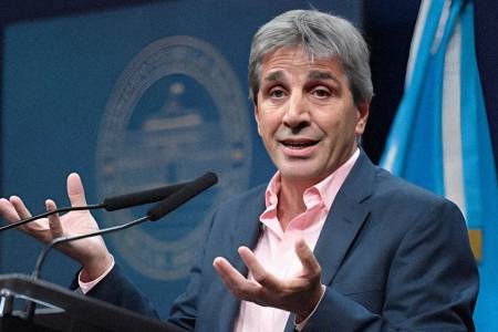 Luis Caputo contra los intendentes: armó un portal para "escrachar" a los que cobran tasas altas