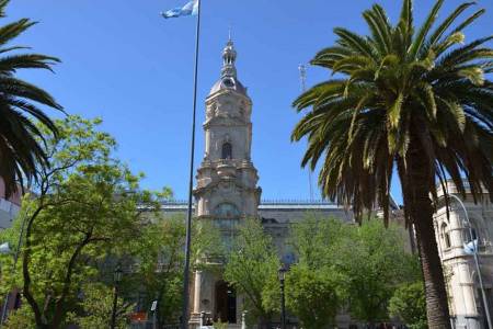 En Bahía Blanca el Municipio echó a la inspectora de tránsito que chocó y se negó a soplar la pipeta