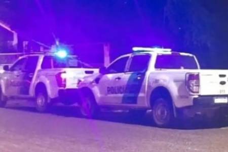 Pigüé: un hombre le pateó la cabeza a un adolescente en plena calle y escapó