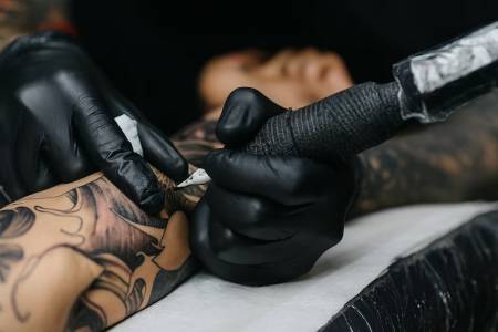 El lado oculto de los tatuajes: qué ocurre en el cuerpo cuando la tinta ingresa en la piel