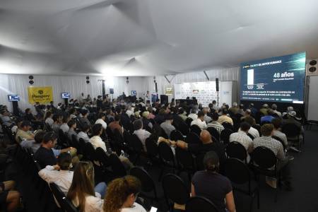 230 contratistas rurales hicieron historia con su primera cumbre sectorial
