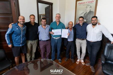 El intendente Ricardo Moccero distinguió al nadador suarense de aguas frías Mariano “Lalo” Le Lan