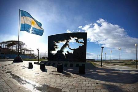 “En Malvinas no corresponde preguntarles a los habitantes de las islas si desean ser argentinos o británicos”
