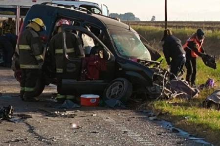 Los Bomberos Voluntarios de Tornquist acudieron esta mañana a un nuevo accidente de tránsito registrado sobre la Ruta Nacional 33