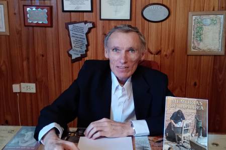 El escritor Julio César Melchior lanza un nuevo libro, esta vez en formato digital, con el título “Memorias de la aldea”