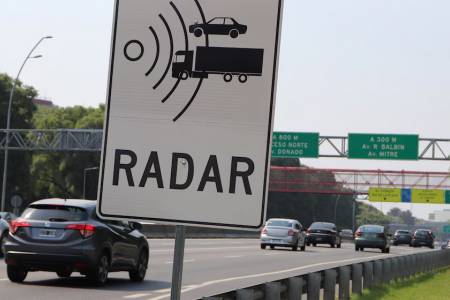 Polémica por cientos de radares de velocidad no autorizados: qué hacer si se recibe una fotomulta de uno de ellos