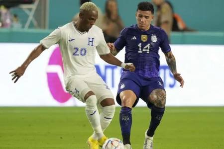 “Argentina llega como campeona del mundo con un Messi que va por nuevos récords”