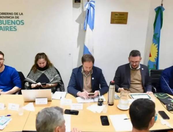 La Provincia ofrece un 7 por ciento de suba en dos tramos a docentes y así quedarían los sueldos: hoy se reúnen con los estatales