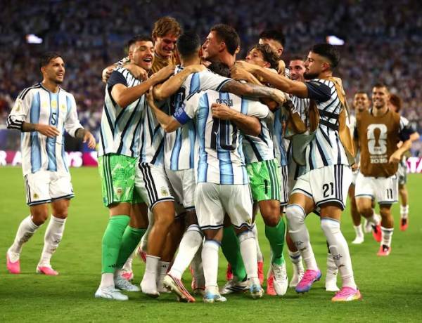 La mercantilización y el "Mundial Económico": Duras críticas a la organización y al arbitraje