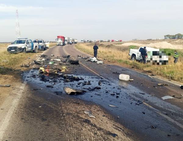 Dos muertos tras un choque frontal en la Ruta 33