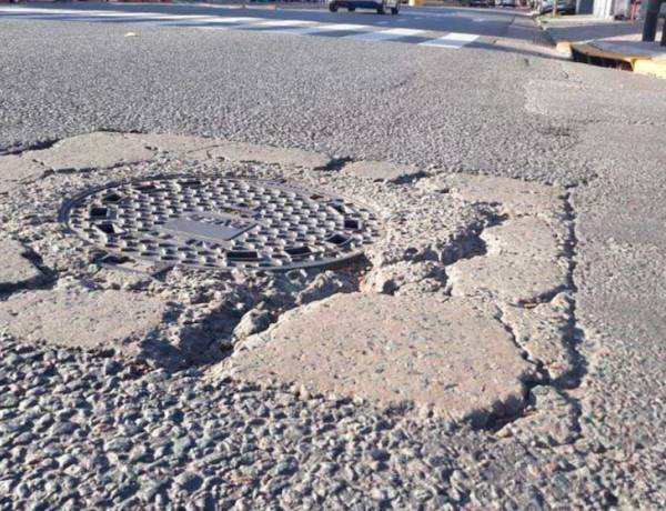 Iba en bicicleta y cayó por una rotura en el asfalto: la Justicia ordenó pagarle casi $15 millones de indemnización