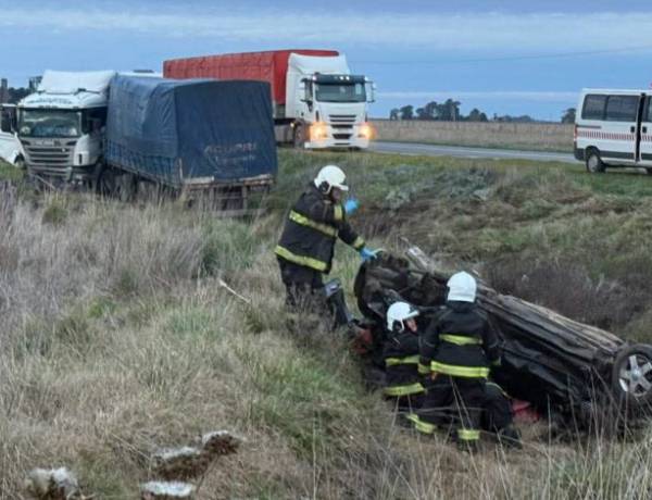 La locutora y periodista Elena Gómez falleció en un accidente en el acceso a Coronel Dorrego
