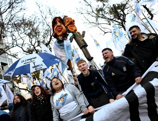 Cristina Kirchner dijo que “el modelo de Milei se cae” y arengó a la militancia: “Vamos a volver con más fuerza y unidad”