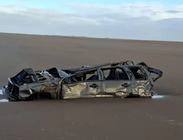 El temporal destapó la camioneta que había sido tragada por el mar en Marisol