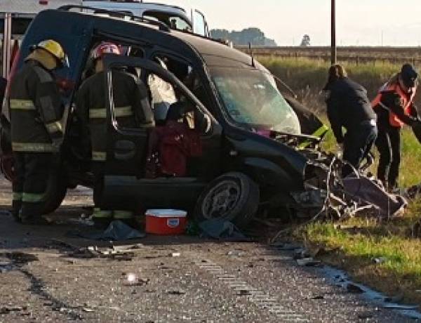 Los Bomberos Voluntarios de Tornquist acudieron esta mañana a un nuevo accidente de tránsito registrado sobre la Ruta Nacional 33