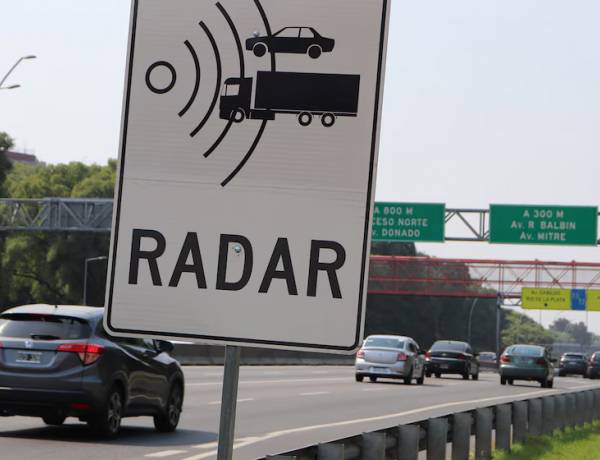 Polémica por cientos de radares de velocidad no autorizados: qué hacer si se recibe una fotomulta de uno de ellos